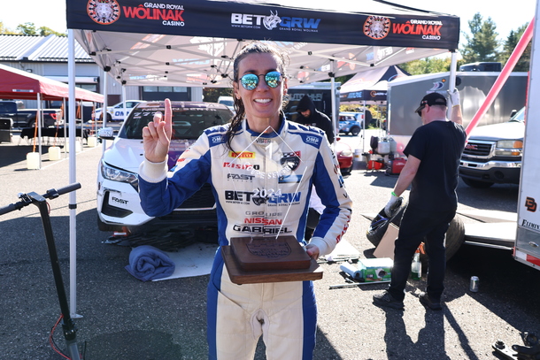 Photo - Valérie Limoges championne 2024 de la Coupe Nissan Sentra; Alexandre Fortin et Frédérick Chaput remportent les dernières courses de la saison